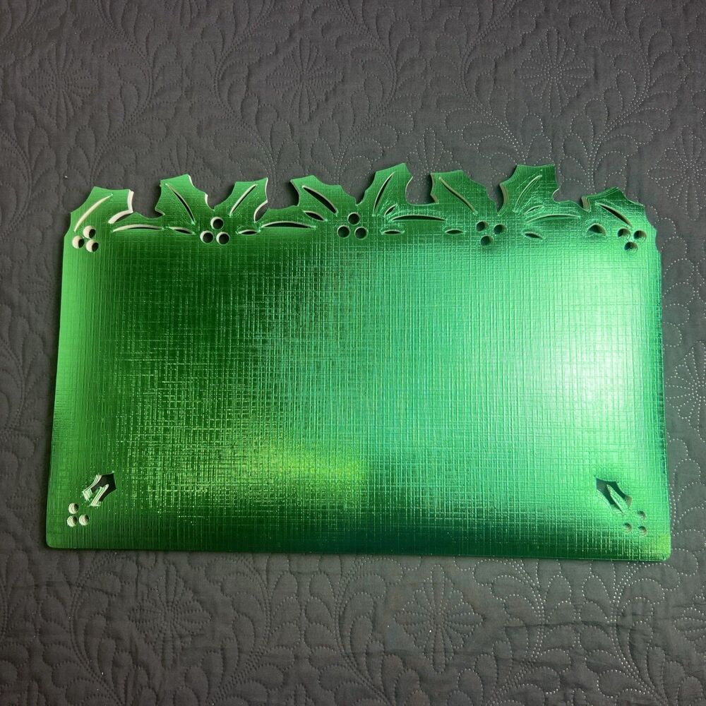 Deluxe Imports Christmas “HOLLY”Placemats Holidays Set Of 6 Metallic Green USED